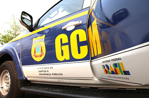 Prefeitura entrega tr&ecirc;s Pick-UP para Guarda Municipal que ser&atilde;o utilizadas na Ronda Escolar