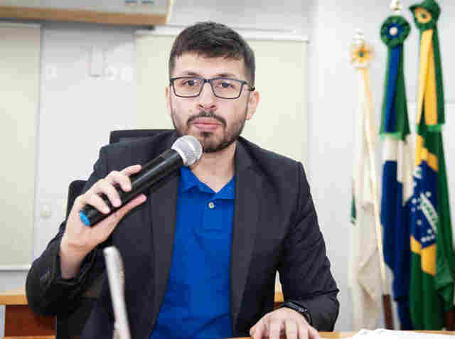 Vereador Allex Dellas pede informa&ccedil;&otilde;es sobre as obras do novo campo de futebol do Cravo Vermelho