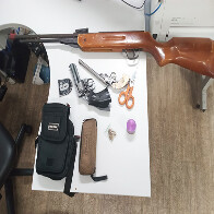 Pol&iacute;cia Militar em Lad&aacute;rio apreende armas e drogas na estrada da Codrasa
