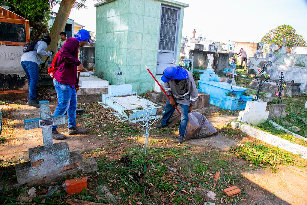Dia de Finados: Prefeitura reforça serviços de manutenção e reparos nos cemitérios de Corumbá