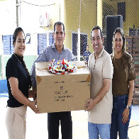 Prefeito entrega instrumentos musicais e materiais esportivos para todas as escolas da REME