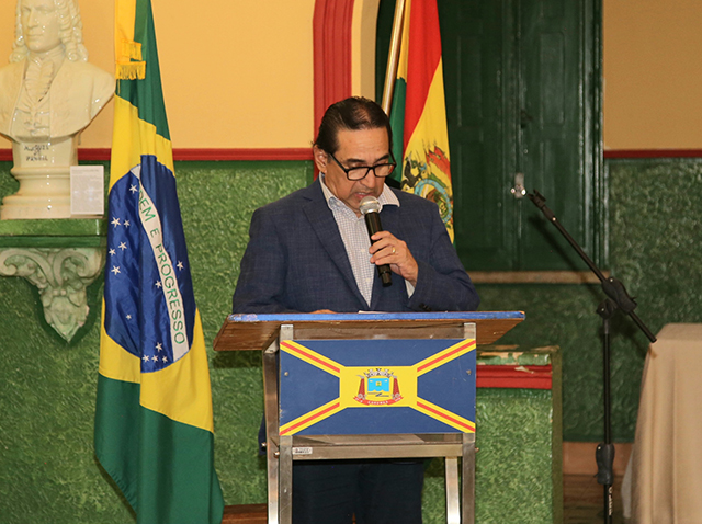 Prefeito homenageia ministro e ju&iacute;zes bolivianos com t&iacute;tulos de h&oacute;spede de honra