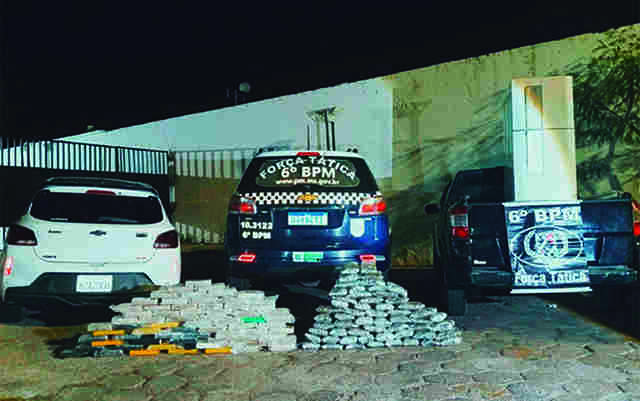 Pick-up que transportava geladeira tinha fundo falso com 100 kg de drogas na rodovia Ram&atilde;o Gomez