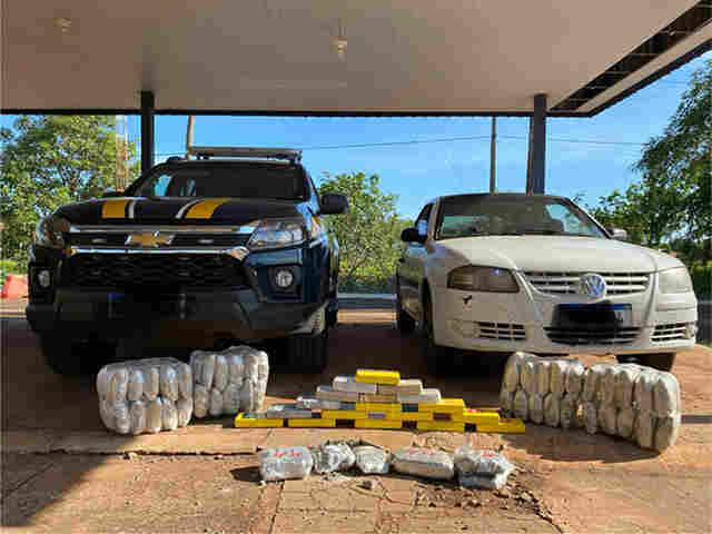 PRF apreende skunk e coca&iacute;na em ve&iacute;culo na BR-262, ap&oacute;s acessar uma estrada vicinal 