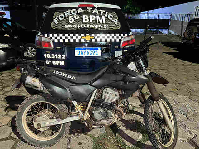 Motocicleta furtada &eacute; recuperada e suspeito &eacute; detido ap&oacute;s tentativa de fuga em Corumb&aacute;