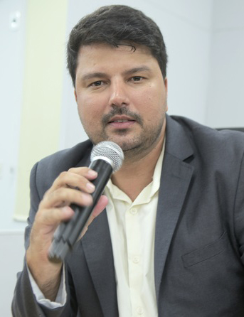 Manoel Rodrigues cobra limpeza completa da pra&ccedil;a Bosque dos Ip&ecirc;s