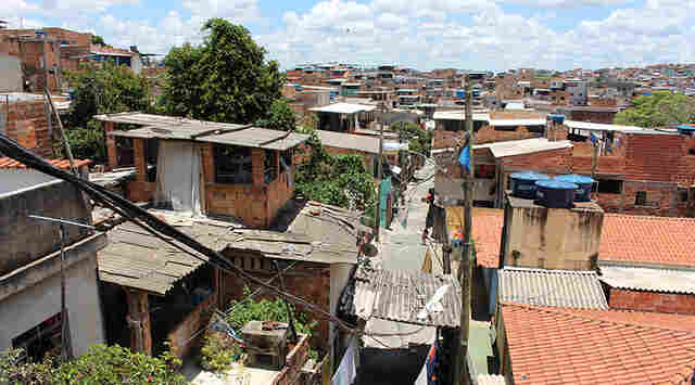 Em 2023, pobreza no pa&iacute;s cai ao menor n&iacute;vel desde 2012 