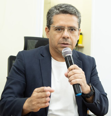 Alexandre pede rebaixamento de lombada na entrada da cidade