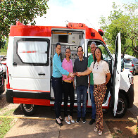 Prefeito recebe tr&ecirc;s novas ambul&acirc;ncias zero quil&ocirc;metro para atender exclusivamente o SAMU