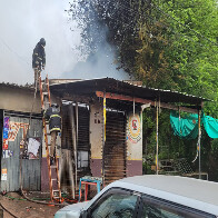 Conveni&ecirc;ncia no bairro Cristo Redentor fica destru&iacute;da ap&oacute;s inc&ecirc;ndio  