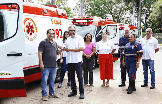 Prefeito entrega novas ambul&acirc;ncias para o SAMU e qualifica rede de urg&ecirc;ncia e emerg&ecirc;ncia