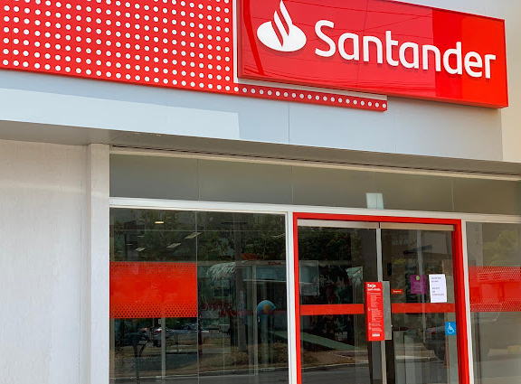 Alexandre cobra esclarecimentos em relação ao fechamento de agência bancária na cidade