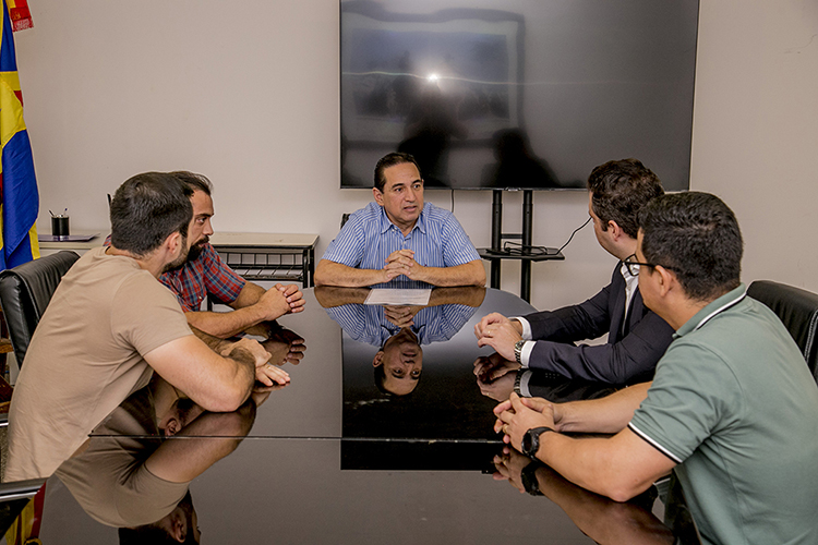 Prefeito Marcelo Iunes assina primeira PPP de ilumina&ccedil;&atilde;o p&uacute;blica do Mato Grosso do Sul