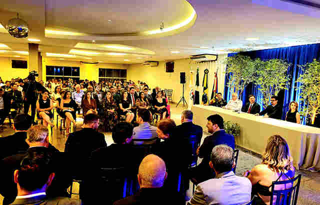 Em noite de gala, C&acirc;mara homenageia personalidades com t&iacute;tulos de Cidad&atilde;o Corumbaense 