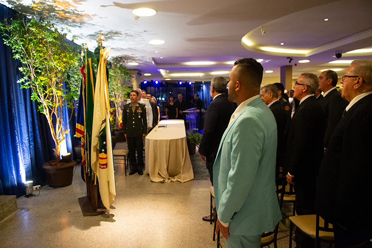 Em noite de gala, C&acirc;mara homenageia personalidades com t&iacute;tulos de Cidad&atilde;o Corumbaense 