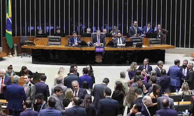 C&acirc;mara rejeita mudan&ccedil;as do Senado e aprova reforma tribut&aacute;ria 