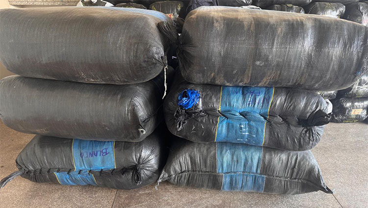 Opera&ccedil;&atilde;o Interag&ecirc;ncias apreende tr&ecirc;s toneladas de mercadorias e drogas em Corumb&aacute;