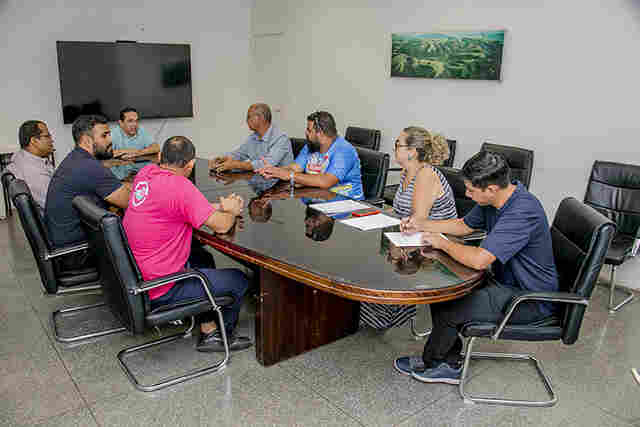 Prefeito Marcelo Iunes empossa novos membros n&atilde;o governamentais do Fundo Municipal de Investimento Social