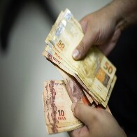 Sal&aacute;rio m&iacute;nimo sobe 7,5% e a passa a R$ 1.518 em janeiro de 2025