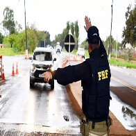 PRF apreende 3 Kg de coca&iacute;na em bagagem de passageira boliviana na BR-262