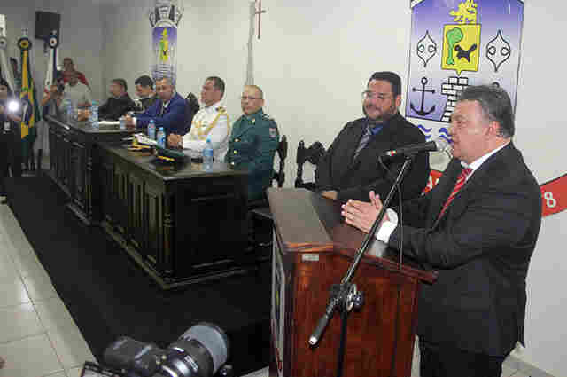 Munir fecha a prefeitura para abrir a caixa preta