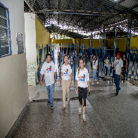 Prefeito conhece demandas de escola e unidade de sa&uacute;de no bairro Aeroporto