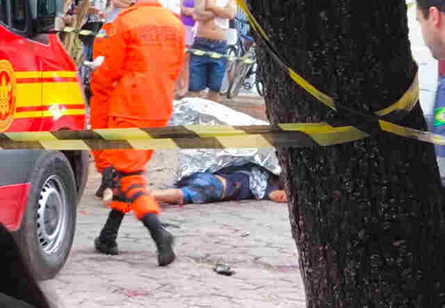 Homem foi assassinado com 4 tiros por dupla em motocicleta no bairro Centro Am&eacute;rica 