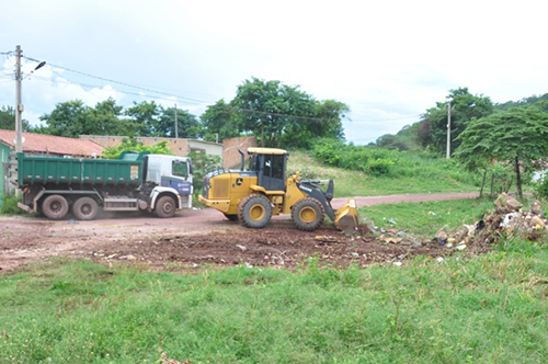 Nova gestão da Prefeitura de Ladário realiza mutirão de limpeza no bairro Nova Aliança