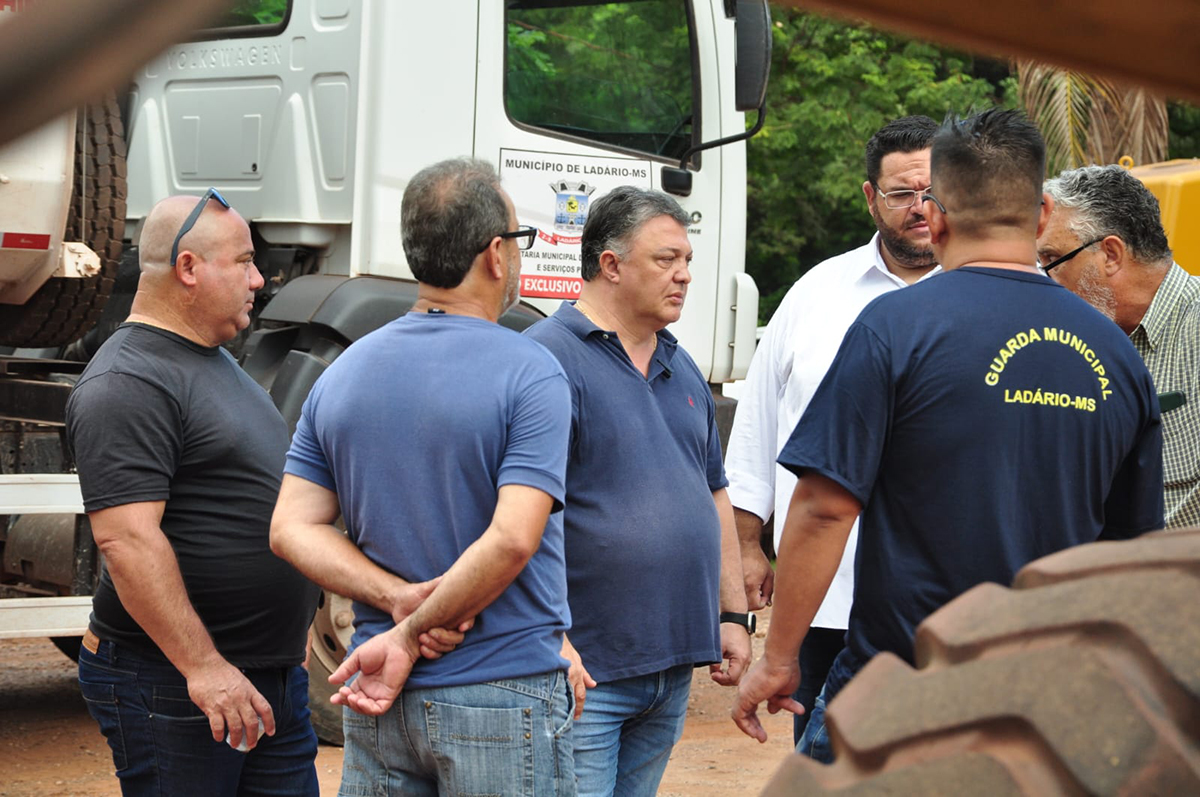 Nova gestão da Prefeitura de Ladário realiza mutirão de limpeza no bairro Nova Aliança