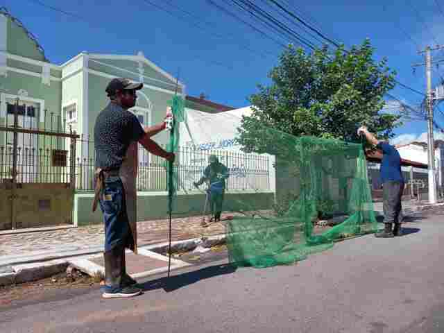 Mutir&atilde;o de Limpeza Avan&ccedil;a e Chega ao Centro de Lad&aacute;rio