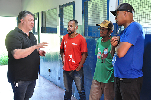 Prefeito Munir realiza visita ao Centro de Zoonoses para avaliar condi&ccedil;&otilde;es e ouvir demandas da equipe