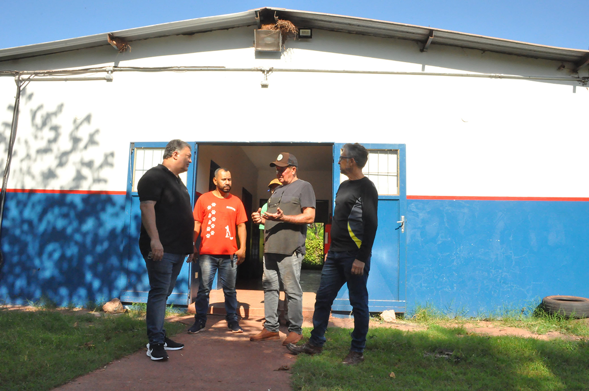 Prefeito Munir realiza visita ao Centro de Zoonoses para avaliar condições e ouvir demandas da equipe