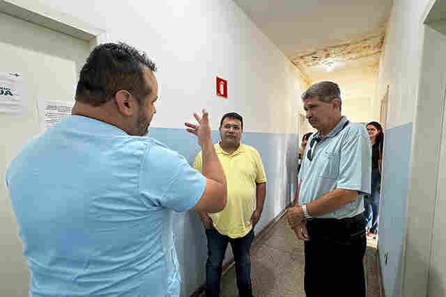 Prefeito visita unidade de sa&uacute;de do bairro Padre Ernesto e identifica demandas 