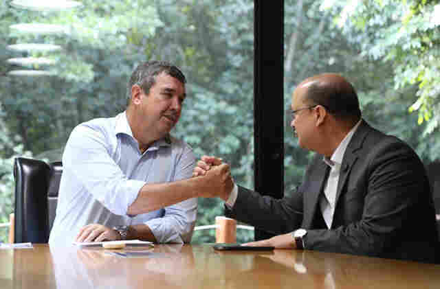 Barbosinha &lsquo;passa bast&atilde;o&rsquo; para Riedel e juntos j&aacute; come&ccedil;am a planejar os desafios do Estado para 2025