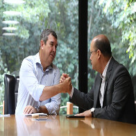 Barbosinha &lsquo;passa bast&atilde;o&rsquo; para Riedel e juntos j&aacute; come&ccedil;am a planejar os desafios do Estado para 2025