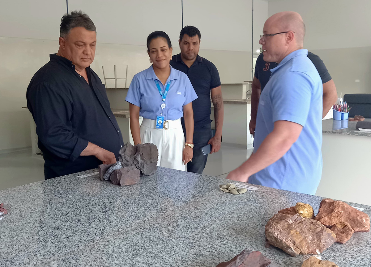 Chefe do Executivo de Ladário visita instalações do SENAI para o programa QUALIFICA LADÁRIO