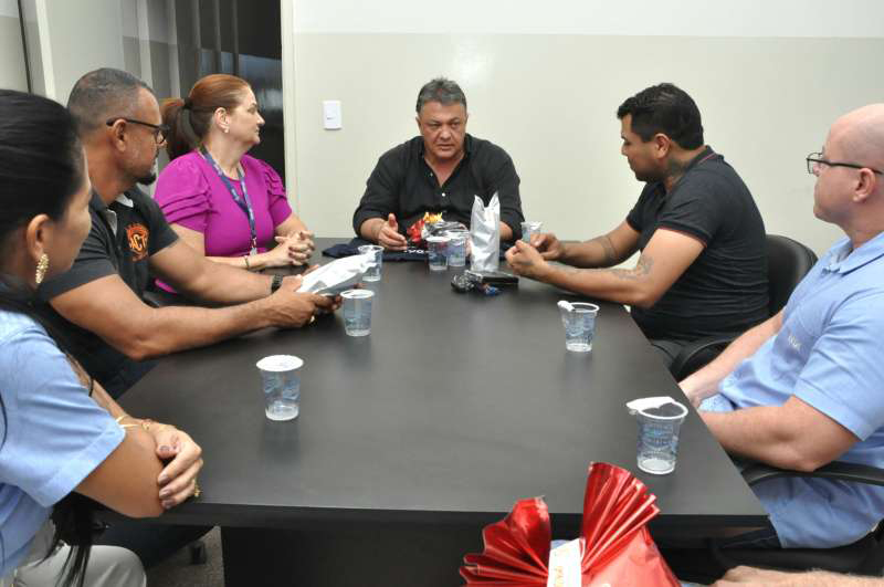 Chefe do Executivo de Ladário visita instalações do SENAI para o programa QUALIFICA LADÁRIO