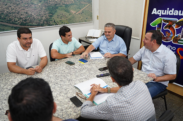 Deputado percorre Estrada Parque em busca de recursos para recupera&ccedil;&atilde;o do asfalto