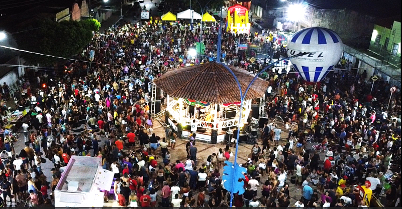Milhares de pessoas entram na folia no primeiro "Esquenta de Carnaval 2025" de Ladário!