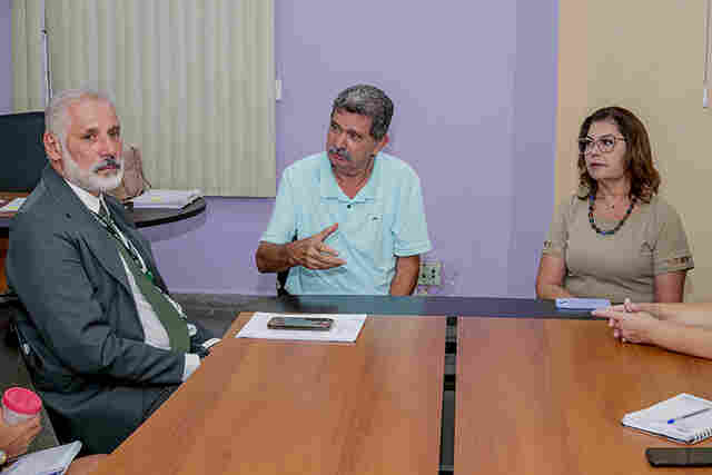 Prefeitura de Corumb&aacute; discute projetos para popula&ccedil;&atilde;o ribeirinha com Minist&eacute;rio da Sa&uacute;de