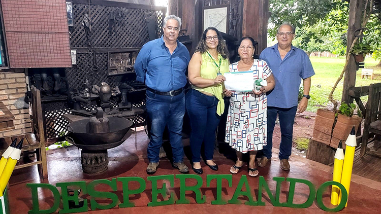 Em Corumb&aacute;, Senar, Sindicato Rural e  prefeitura alfabetizam moradores do campo