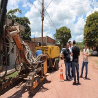 Ap&oacute;s os trabalhos de limpeza urbana, Prefeitura de Lad&aacute;rio inicia obras de asfalto e drenagem no bairro Santo Ant&ocirc;nio