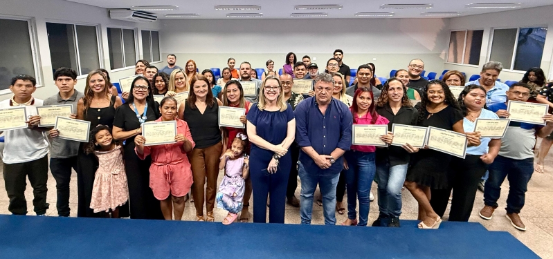 Prefeito Munir entrega certificados aos formandos do Qualifica Ladário
