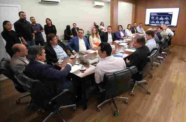 Resultado e efici&ecirc;ncia: governador re&uacute;ne secret&aacute;rios para assinatura dos contratos de gest&atilde;o