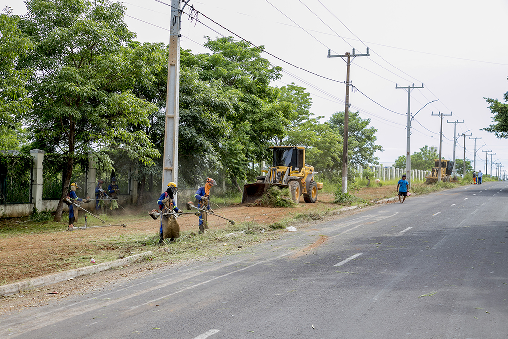 Campanha de limpeza de ruas, praças e terrenos segue com três frentes de trabalho