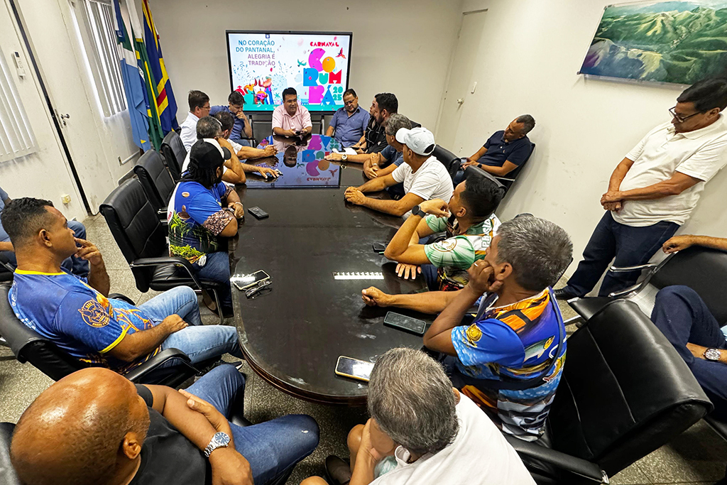 Carnaval 2025: prefeito Dr. Gabriel formaliza repasse de recursos para escolas de samba