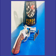 Homem &eacute; preso por porte ilegal de arma de fogo no bairro Maria Leite em Corumb&aacute;