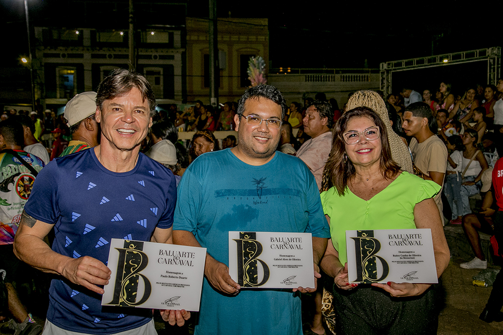 Em primeira pr&eacute;via do Carnaval, Festival dos Sambas de Enredo lota Porto Geral 