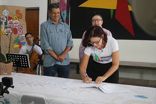 Cerim&ocirc;nia oficializa a ced&ecirc;ncia do pr&eacute;dio em que funciona o Moinho Cultural por mais 20 anos