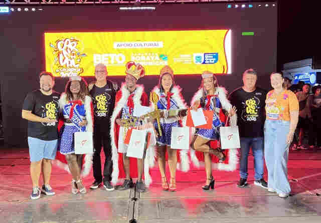 Carnaval Ladário 2025 tem largada oficial com coroa&ccedil;&atilde;o da Corte de Momo e multidão na avenida